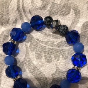 Elegant blue beaded bracelet